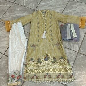 Pakistani 3 pieces suit